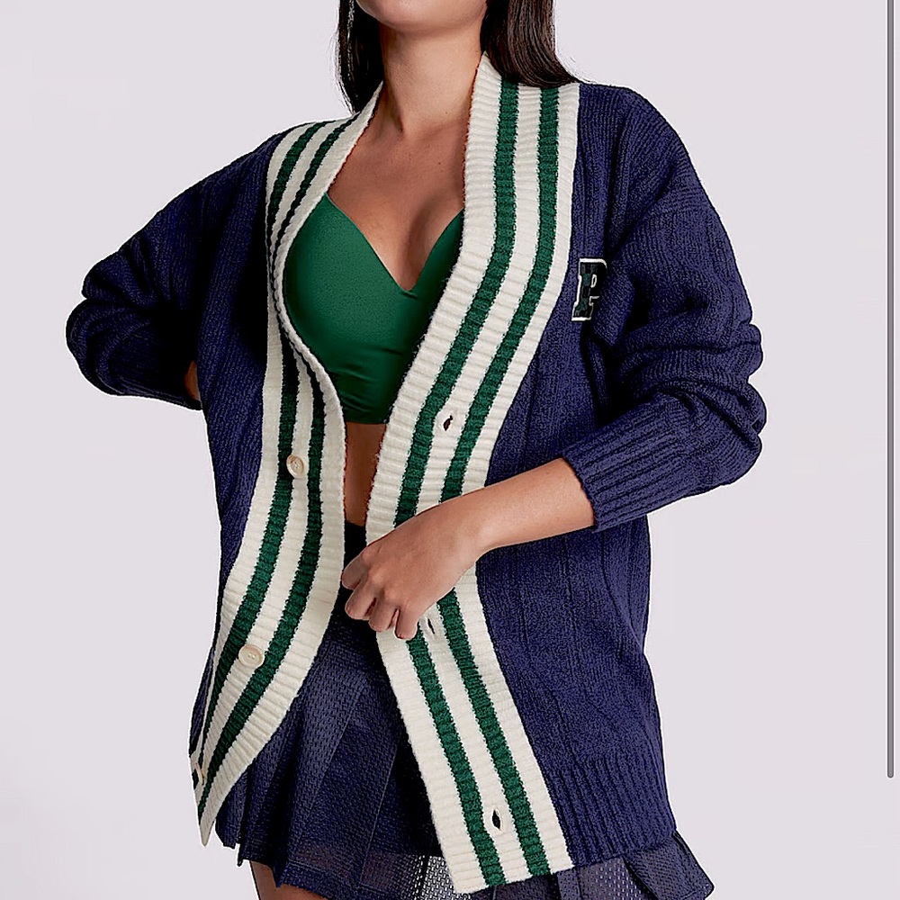 Siri keep Victoria’s Secret cardigan
